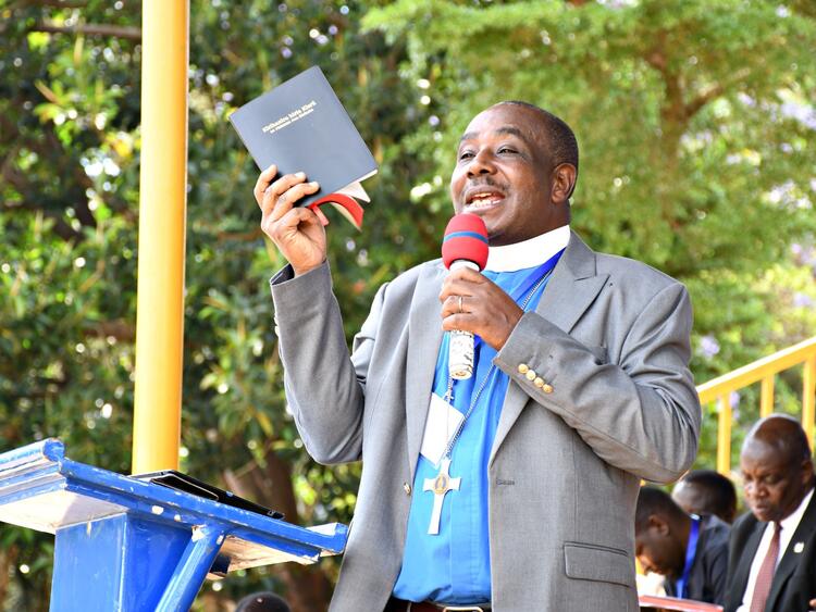 ̃Rt. Rev. Thegu Mutahi akĩarĩria antũ ntukũ ya Kwamũra Kĩrĩkanĩro kĩrĩa kĩerũ kĩa Gĩchuka.